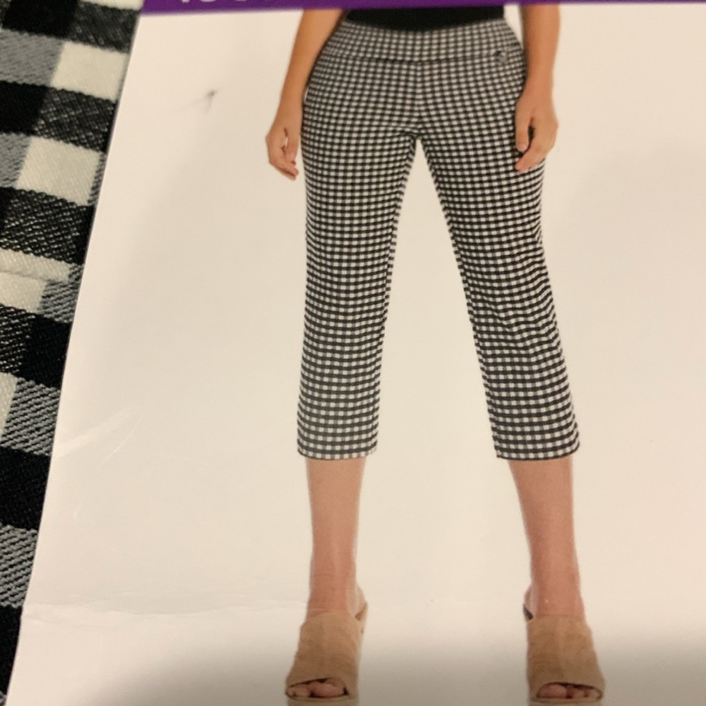 Rafaella Capri pants NEW Black/White plaid Size 16 Comfort Fits your moves Cute - Picture 1 of 7